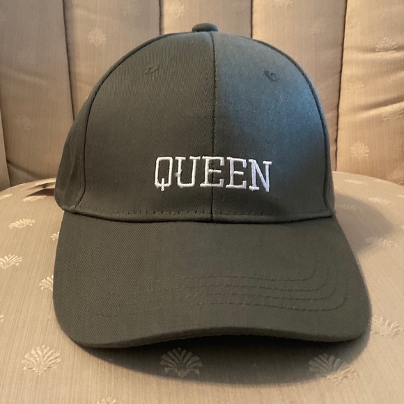 queen baseball cap, new condition - Picture 5 of 7